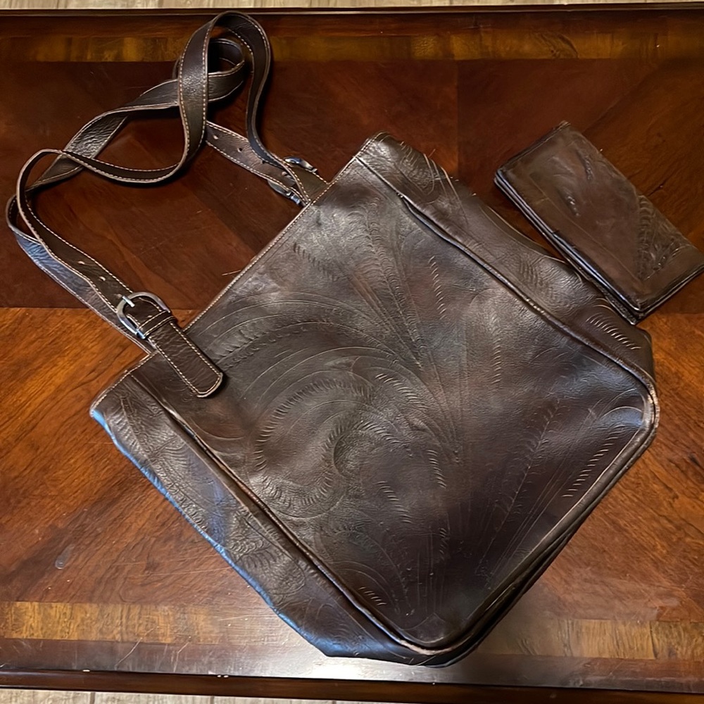 Leaders in Leather/ Labrado Leather purse and wallet.